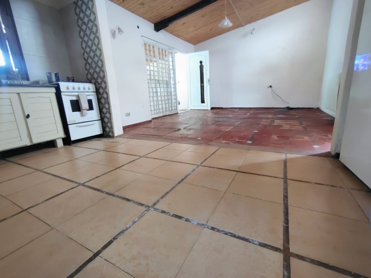 Casa con 2 viviendas y 2 piletas en Villa California | Ideal renta o vivienda + alquiler | Terreno 879 m²
