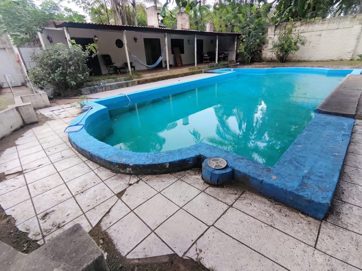 Casa con 2 viviendas y 2 piletas en Villa California | Ideal renta o vivienda + alquiler | Terreno 879 m²