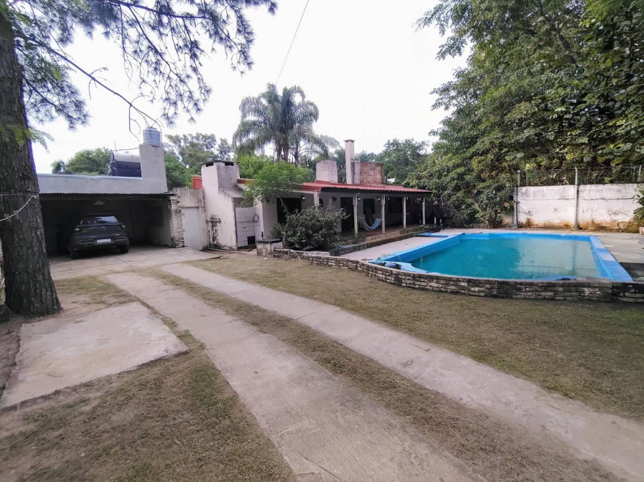 Casa con 2 viviendas y 2 piletas en Villa California | Ideal renta o vivienda + alquiler | Terreno 879 m²