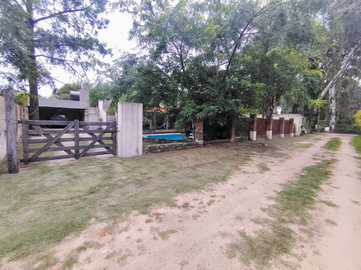 Casa con 2 viviendas y 2 piletas en Villa California | Ideal renta o vivienda + alquiler | Terreno 879 m²