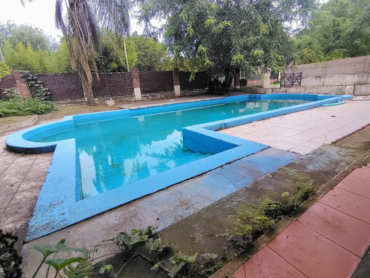 Casa con 2 viviendas y 2 piletas en Villa California | Ideal renta o vivienda + alquiler | Terreno 879 m²