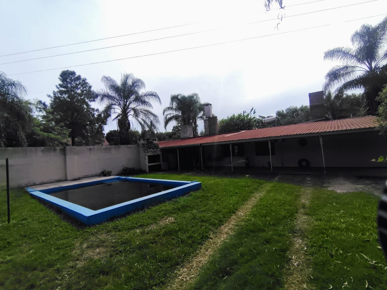 Casa con 2 viviendas y 2 piletas en Villa California | Ideal renta o vivienda + alquiler | Terreno 879 m²