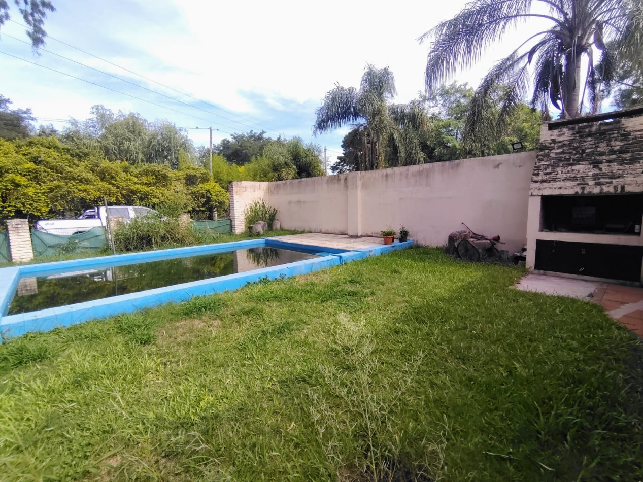 Casa con 2 viviendas y 2 piletas en Villa California | Ideal renta o vivienda + alquiler | Terreno 879 m²
