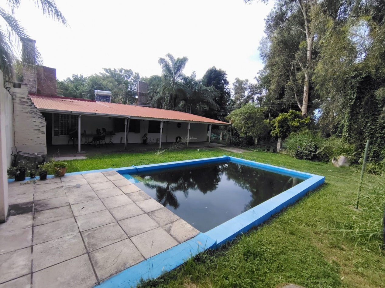 Casa con 2 viviendas y 2 piletas en Villa California | Ideal renta o vivienda + alquiler | Terreno 879 m²