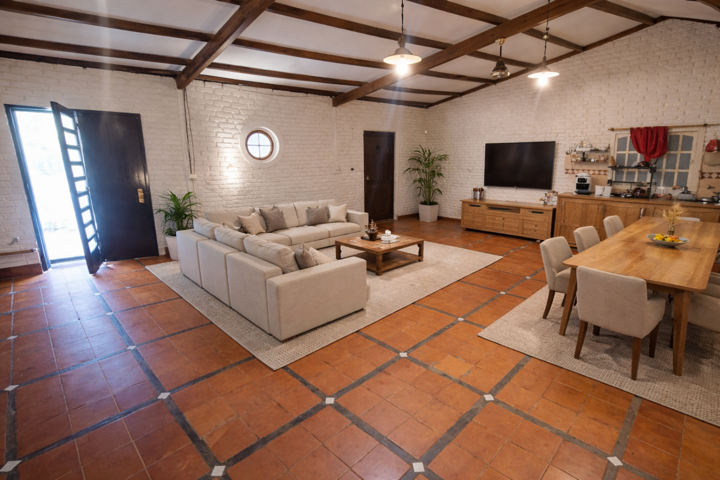 Casa con 2 viviendas y 2 piletas en Villa California | Ideal renta o vivienda + alquiler | Terreno 879 m²