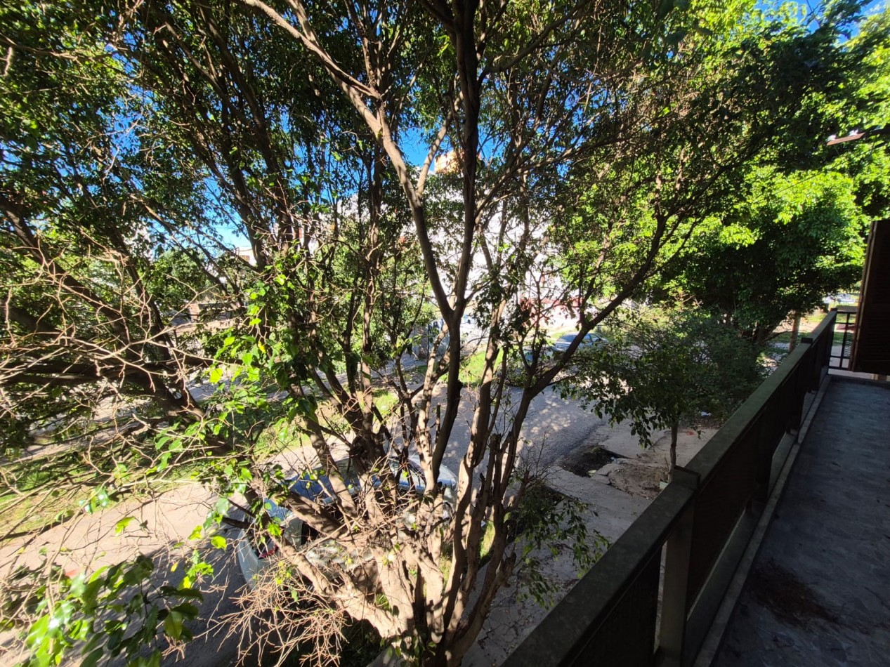 DEPARTAMENTO DE 4 DORMITORIOS - Amplios espacios y excelente ubicacion