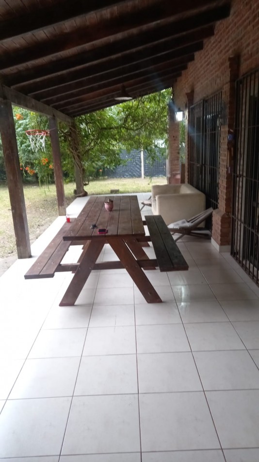 CASA QUINTA DE 2 DORMITORIOS CON PISCINA EN DESVIO ARIJON