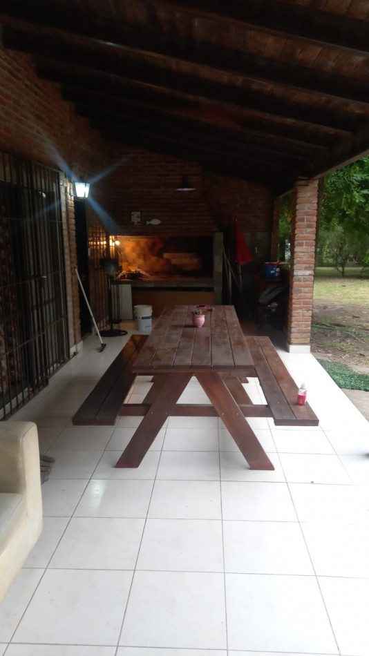 CASA QUINTA DE 2 DORMITORIOS CON PISCINA EN DESVIO ARIJON