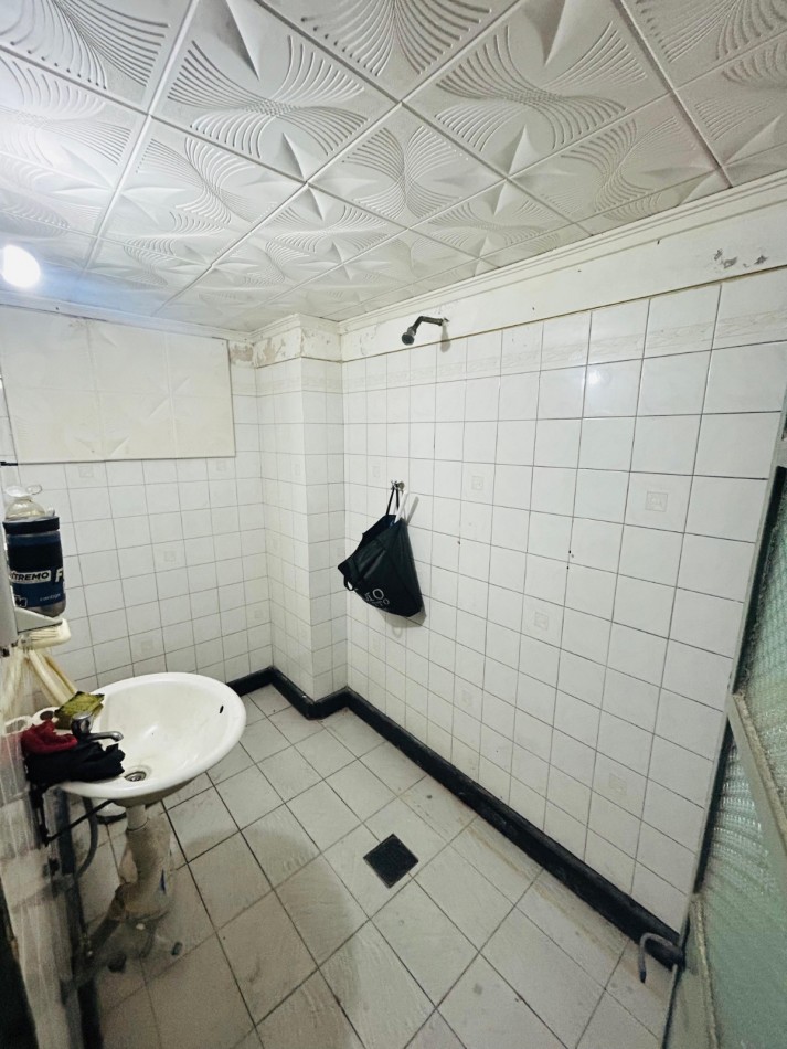 Locales comerciales sobre Av. 7 de Marzo, Santo Tome