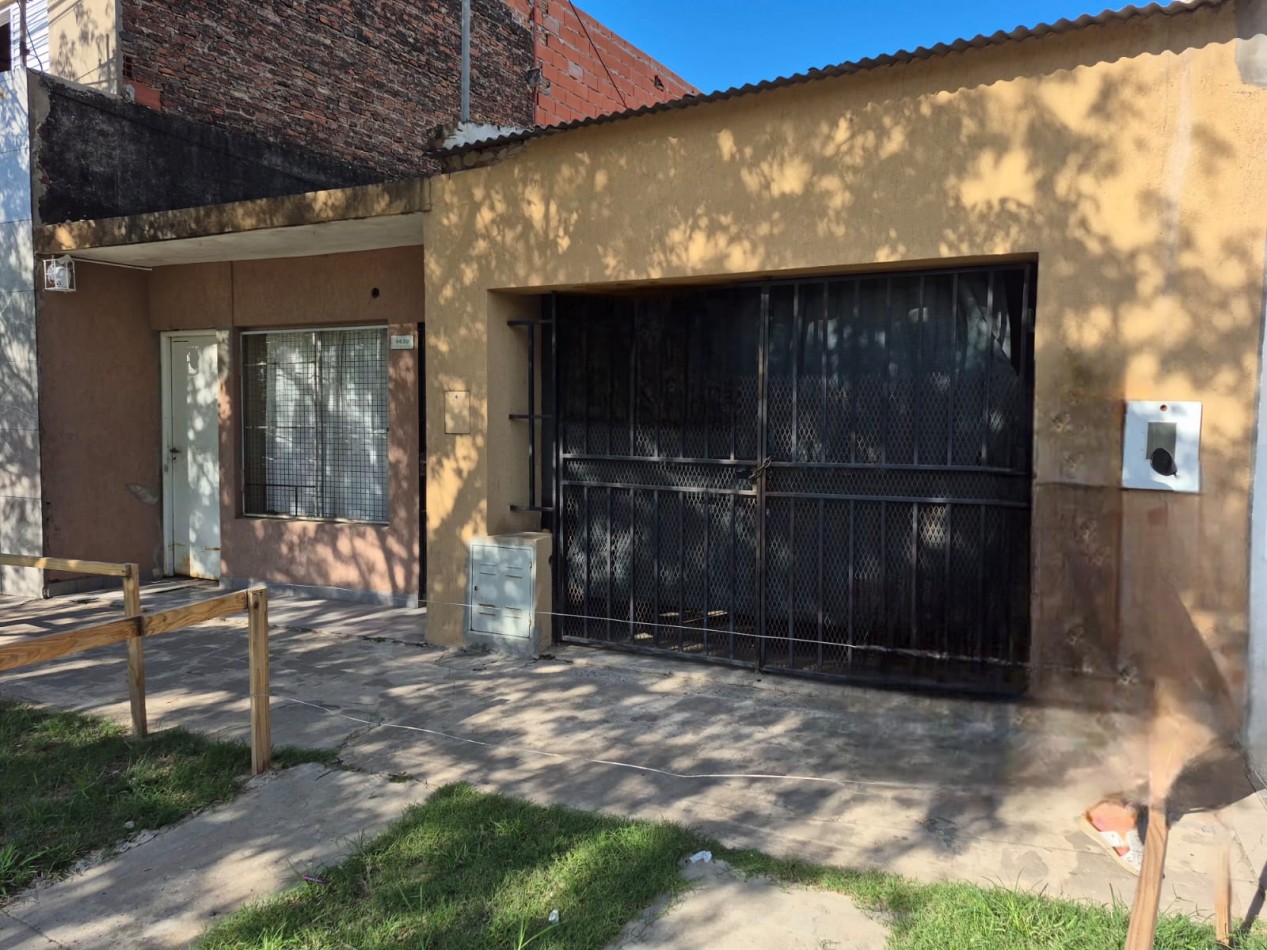 CASA CON DPTO EN ZONA NORTE, SANTA FE