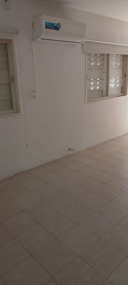 Casa en Planta Baja y Planta Alta, al frente en Santa Fe