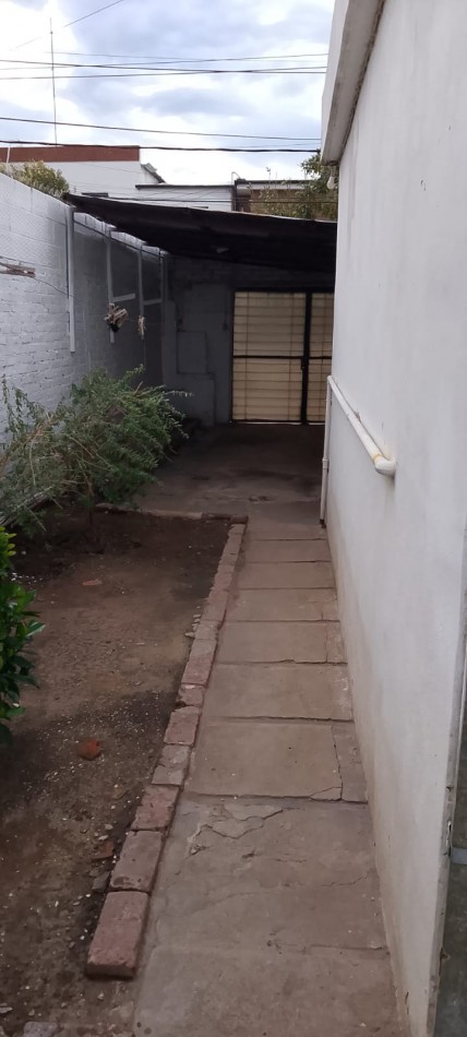 Casa en Planta Baja y Planta Alta, al frente en Santa Fe