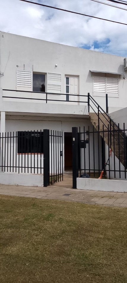 Casa en Planta Baja y Planta Alta, al frente en Santa Fe