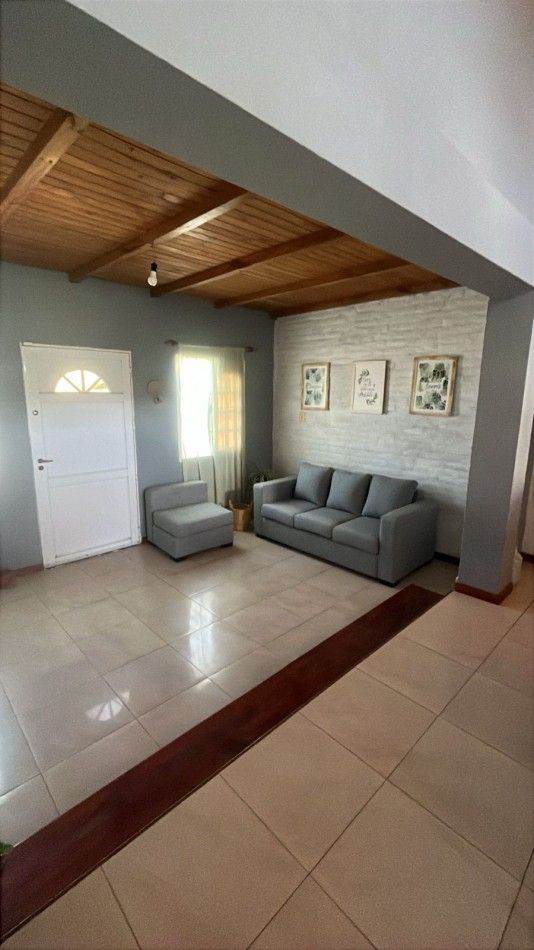 CASA DE DOS DORMITORIOS, COCHERA Y PISCINA, SANTO TOME