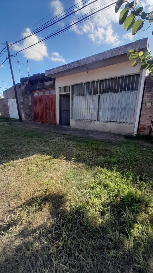 CASA INTERNA CON LOCAL COMERCIAL, SANTA FE
