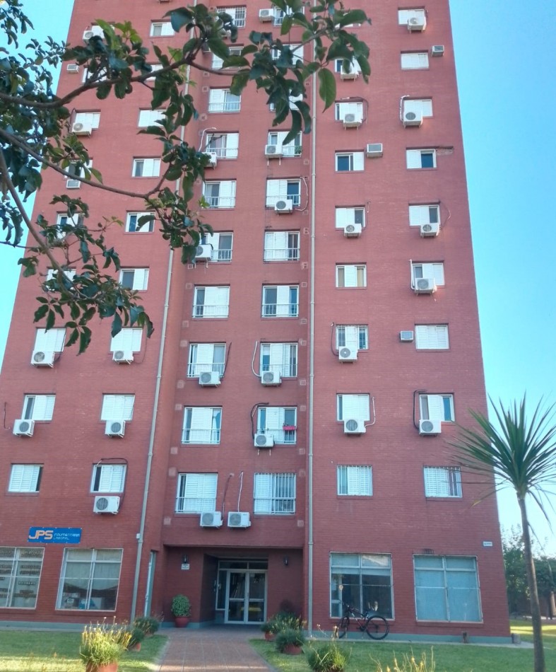 DEPARTAMENTO DE TRES DORMITORIOS Y COCHERA, SANTA FE
