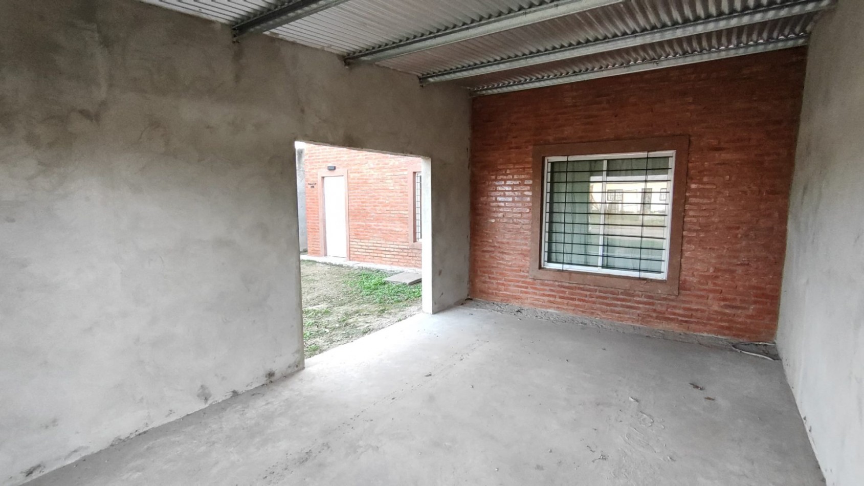 CASA DE DOS DORMITORIOS Y COCHERA, SAUCE VIEJO