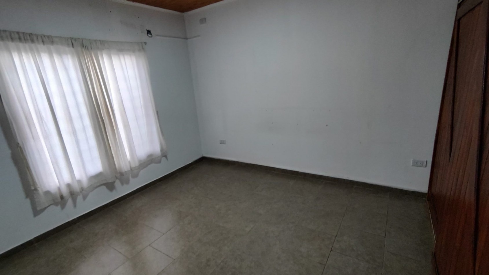 CASA DE DOS DORMITORIOS Y COCHERA, SAUCE VIEJO