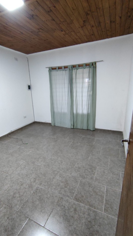 CASA DE DOS DORMITORIOS Y COCHERA, SAUCE VIEJO