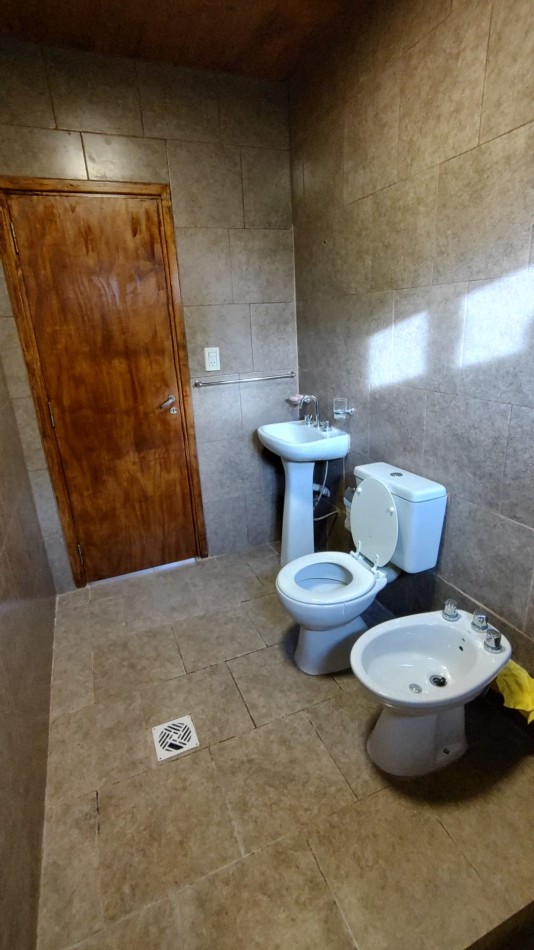 CASA DE DOS DORMITORIOS Y COCHERA, SAUCE VIEJO