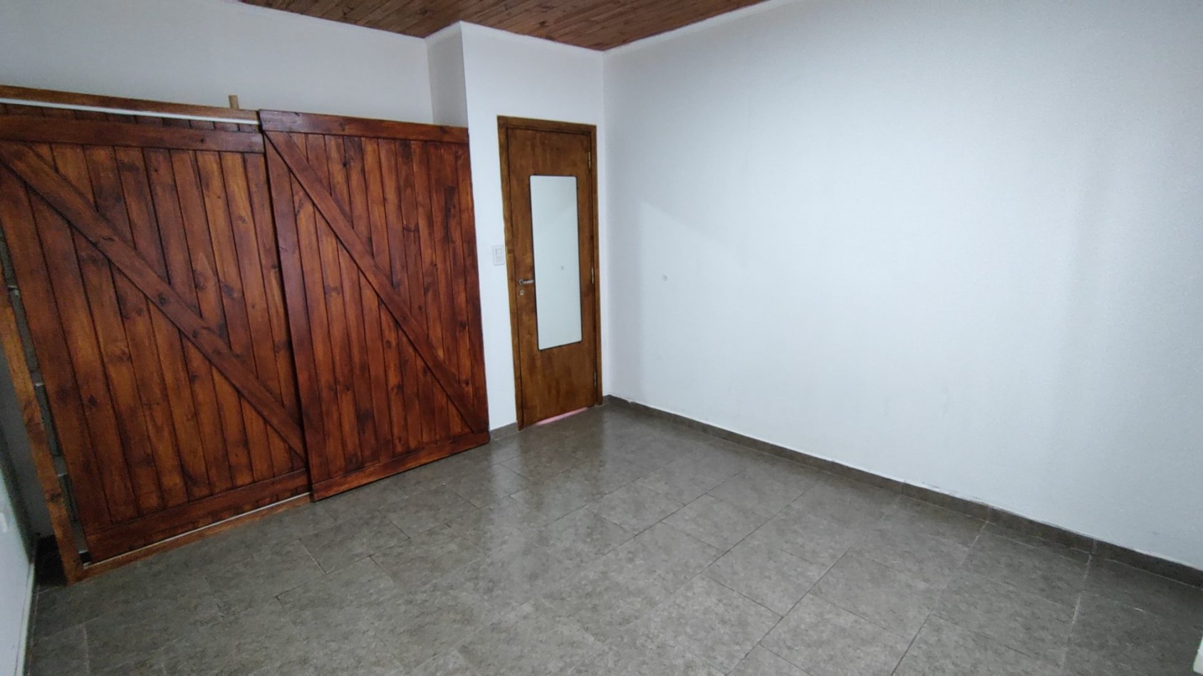 CASA DE DOS DORMITORIOS Y COCHERA, SAUCE VIEJO