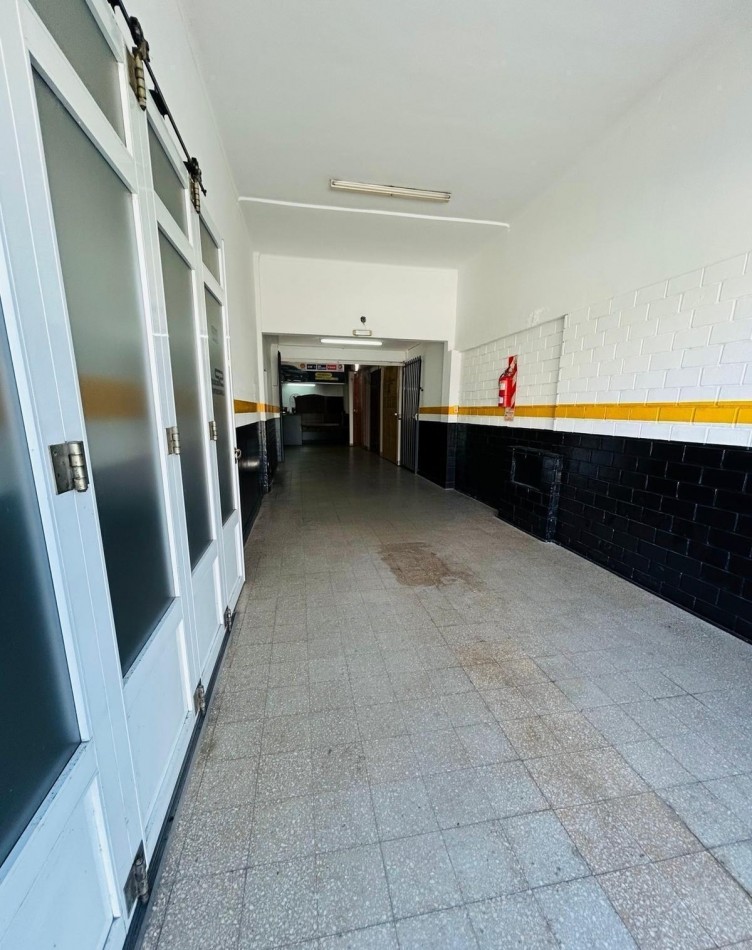 Locales comerciales sobre Av. 7 de Marzo, Santo Tome