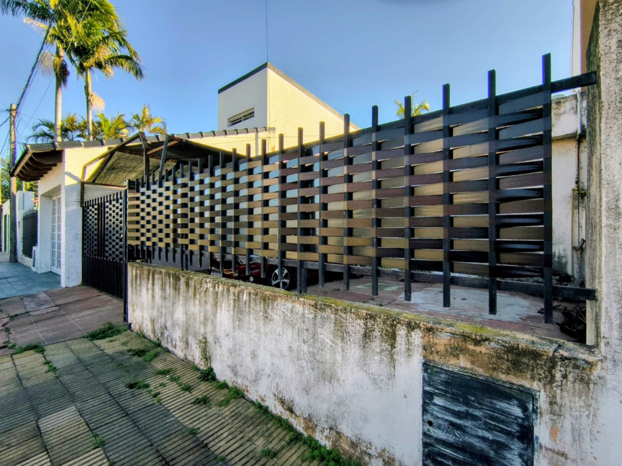 CASA DE 3 DORMITORIOS, COCHERA Y TODOS LOS SERVICIOS - ZONA UNIVERSIDAD TECNOLOGICA