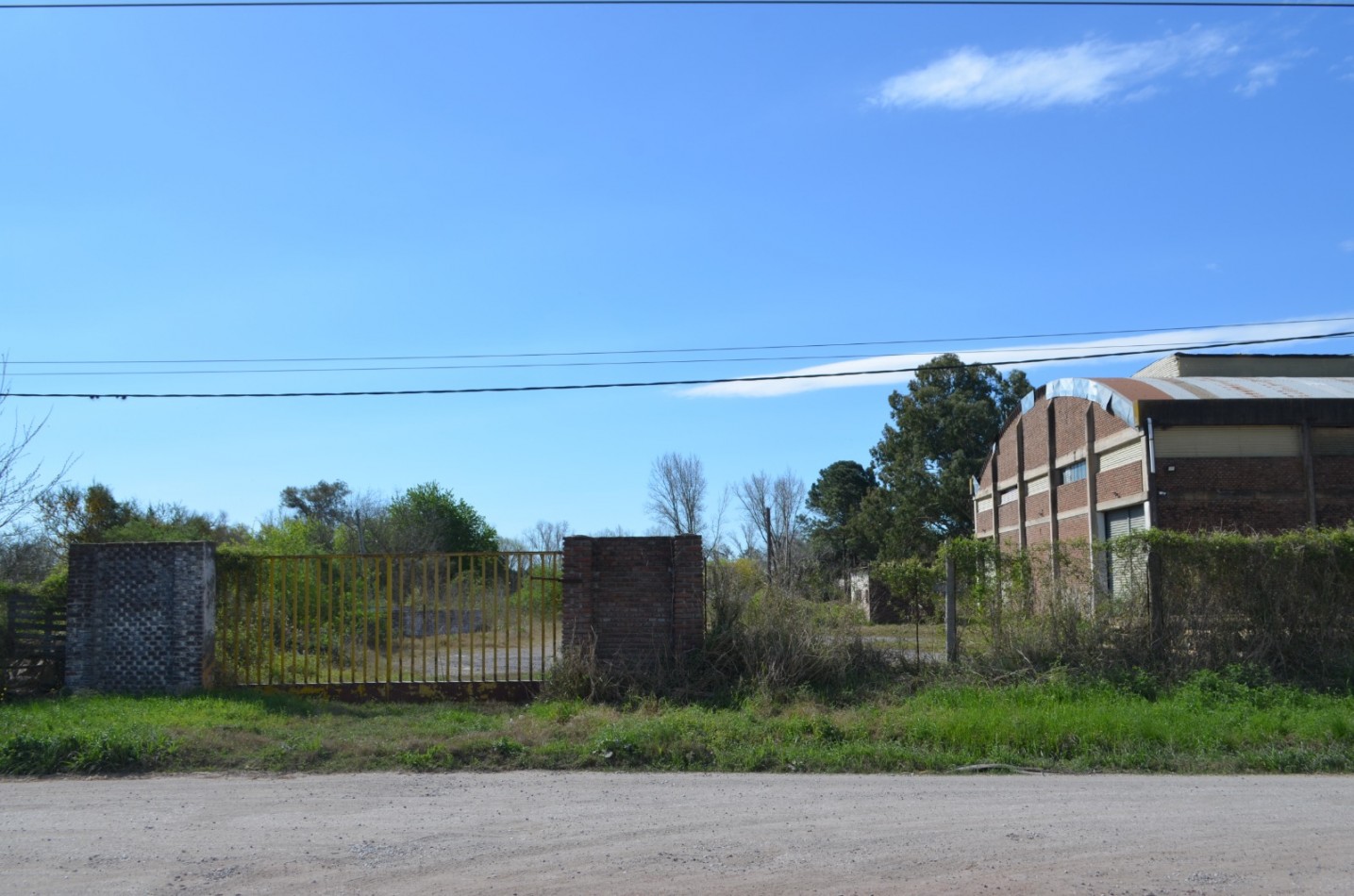 GALPON INDUSTRIAL CON OFICINAS, SOBRE TERRENO DE 2,5 HECTAREAS, A METROS DE RUTA 11