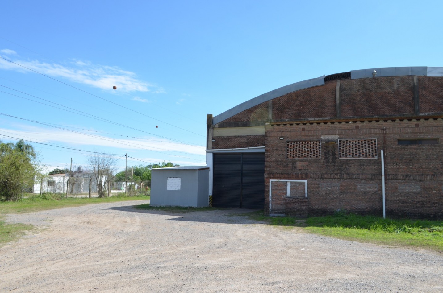 GALPON INDUSTRIAL CON OFICINAS, SOBRE TERRENO DE 2,5 HECTAREAS, A METROS DE RUTA 11