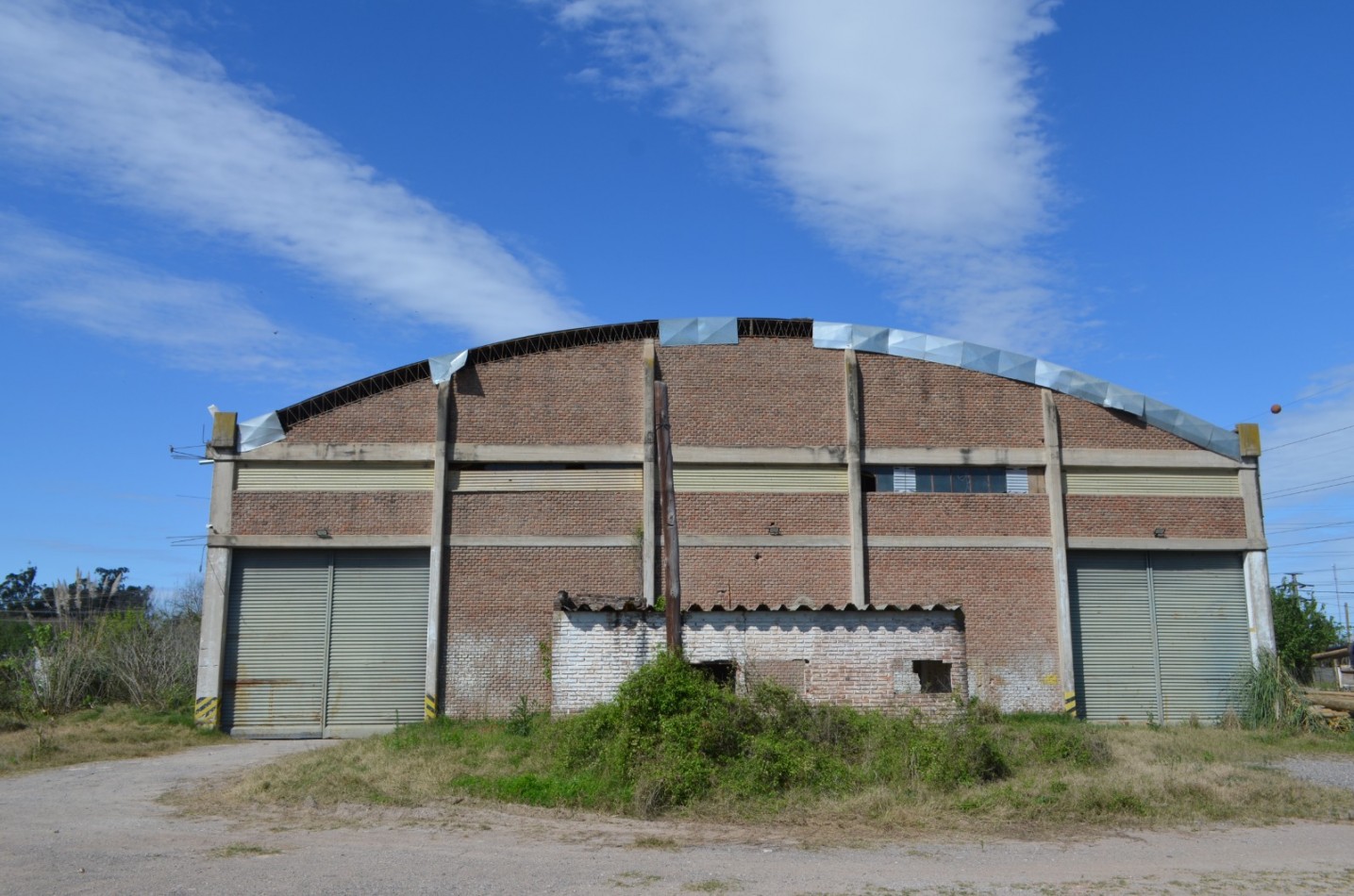 GALPON INDUSTRIAL CON OFICINAS, SOBRE TERRENO DE 2,5 HECTAREAS, A METROS DE RUTA 11