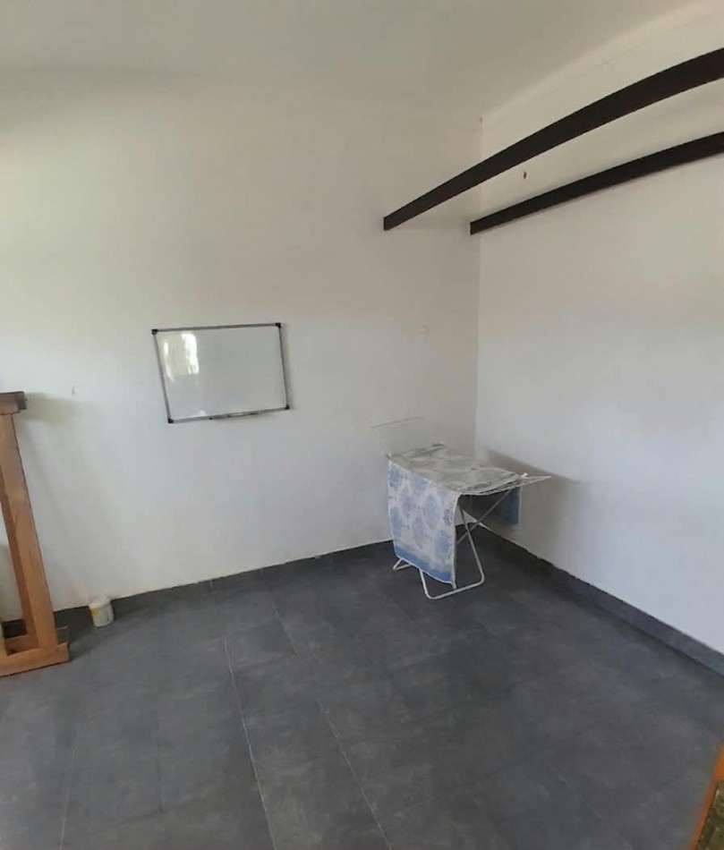 CASA DE 2 DORMITORIOS CON COCHERA