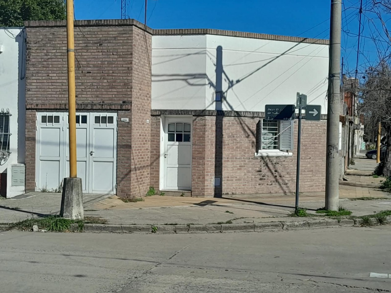CASA DE 2 DORMITORIOS CON COCHERA