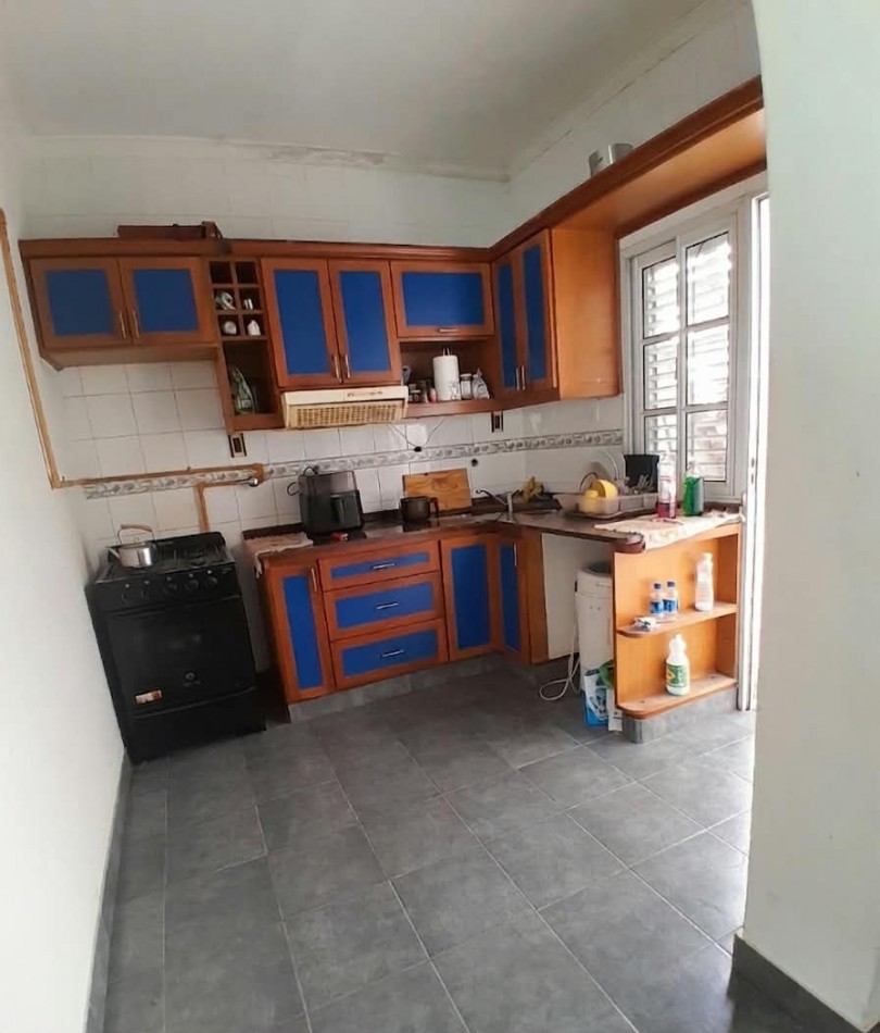 CASA DE 2 DORMITORIOS CON COCHERA