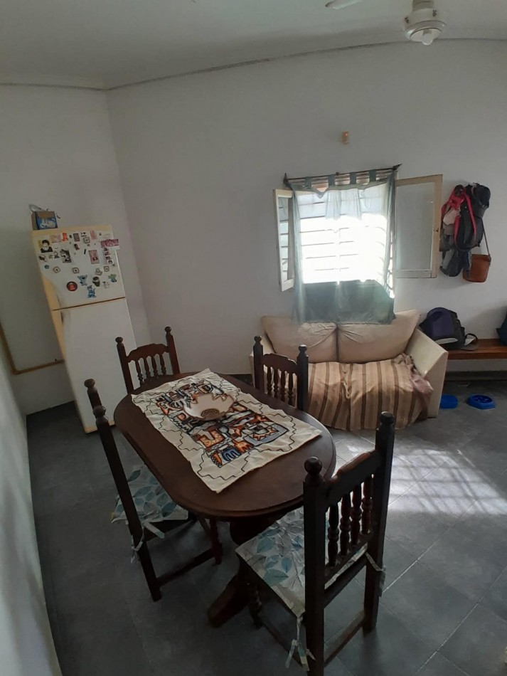 CASA DE 2 DORMITORIOS CON COCHERA