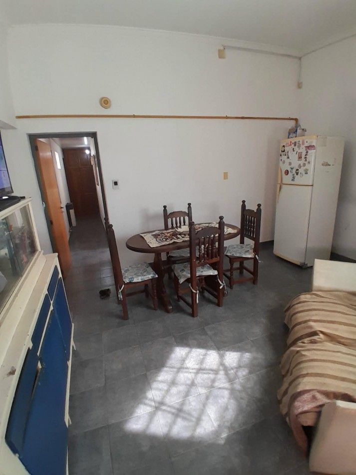 CASA DE 2 DORMITORIOS CON COCHERA