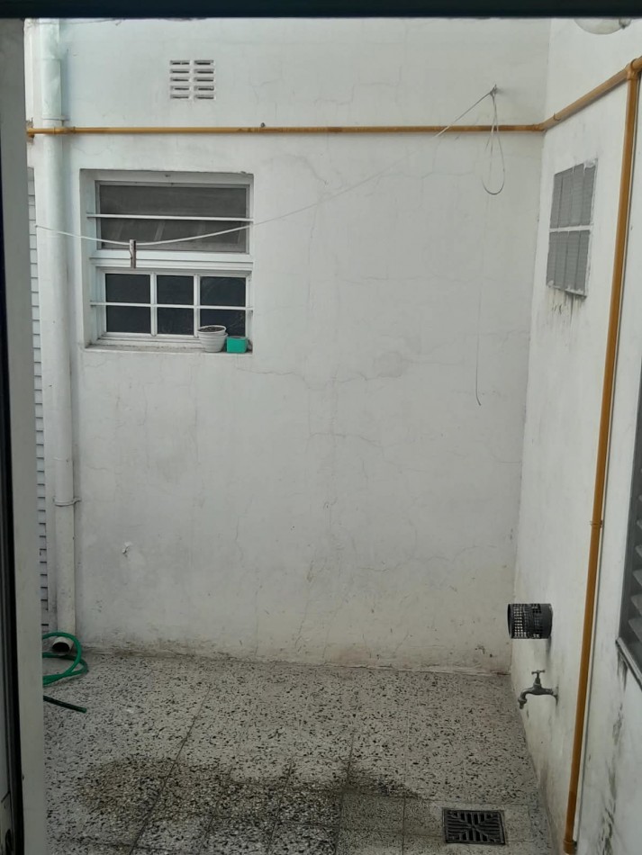 CASA DE 2 DORMITORIOS CON COCHERA