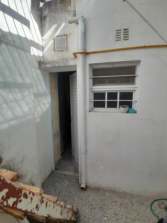 CASA DE 2 DORMITORIOS CON COCHERA