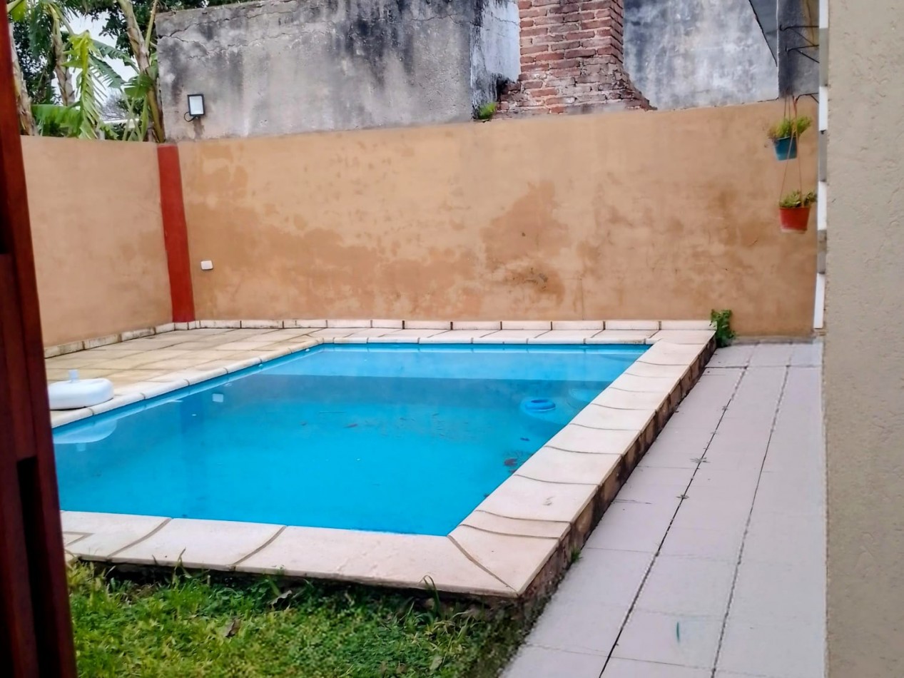 CASA DE 2 DORMITORIOS + OFICINA Y PISCINA
