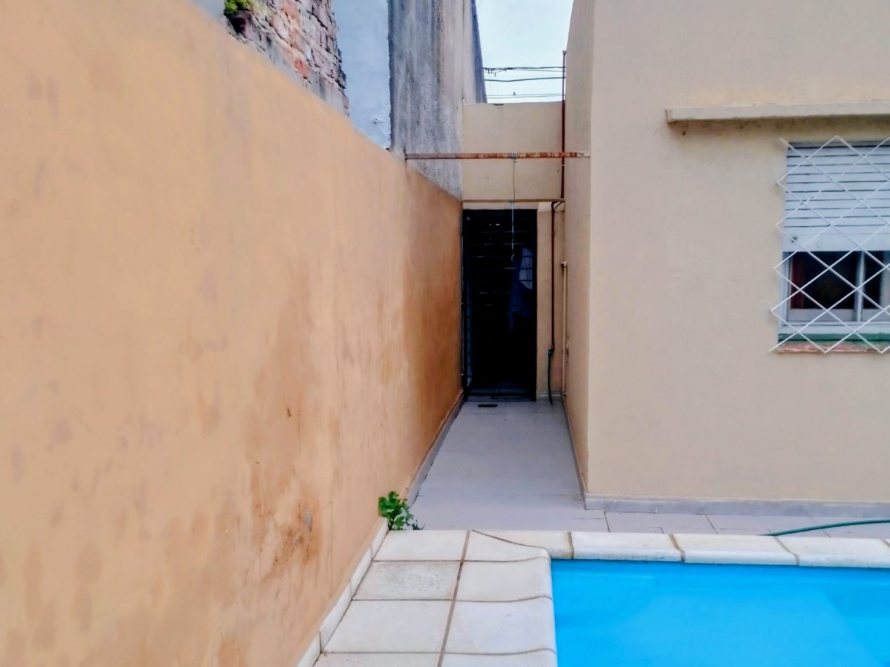 CASA DE 2 DORMITORIOS + OFICINA Y PISCINA