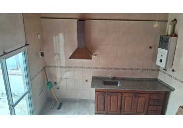 CASA AL FRENTE + DUPLEX INTERNO