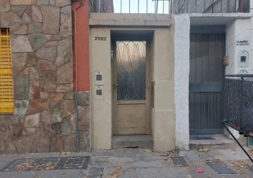 CASA INTERNA DE DOS DORMITORIOS Y PATIO VERDE