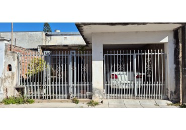 CASA EN VENTA - BARRIO MAYORAZ