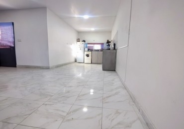 Casa a estrenar 2 dormitorios , cochera y patio - Praderas