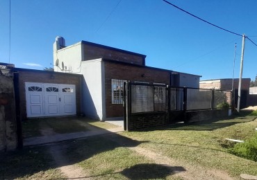 CASA DE DOS DORMITORIOS, COCHERA Y PISCINA, SANTO TOME
