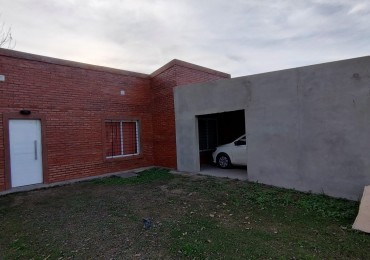 CASA DE DOS DORMITORIOS Y COCHERA, SAUCE VIEJO