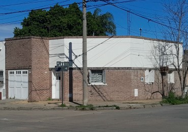 CASA DE 2 DORMITORIOS CON COCHERA